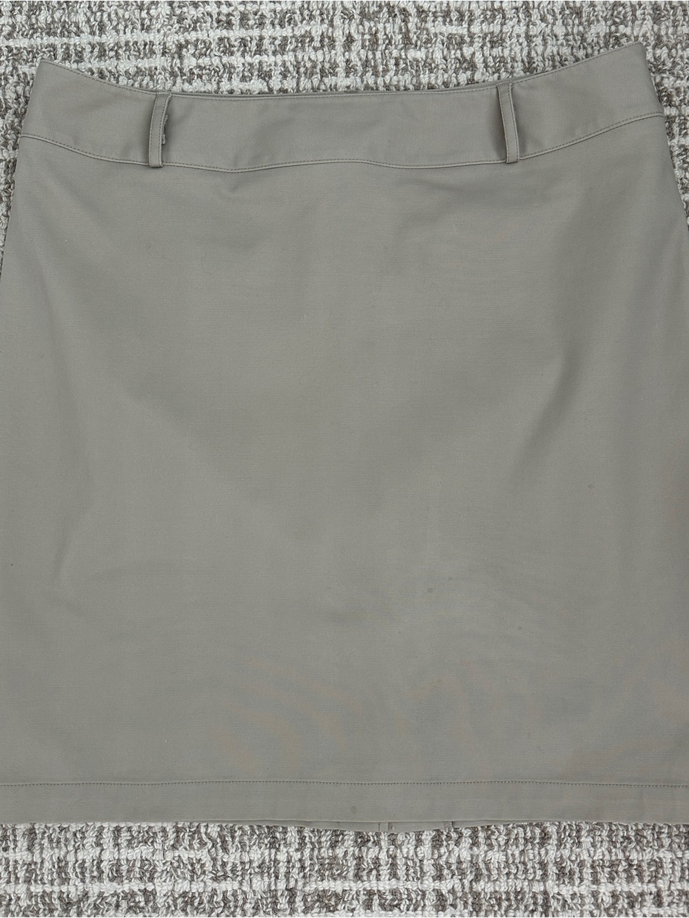 APT 9 Classic Light Khaki Straight Knee Length Skirt, Sz 16 Preowned, good cond